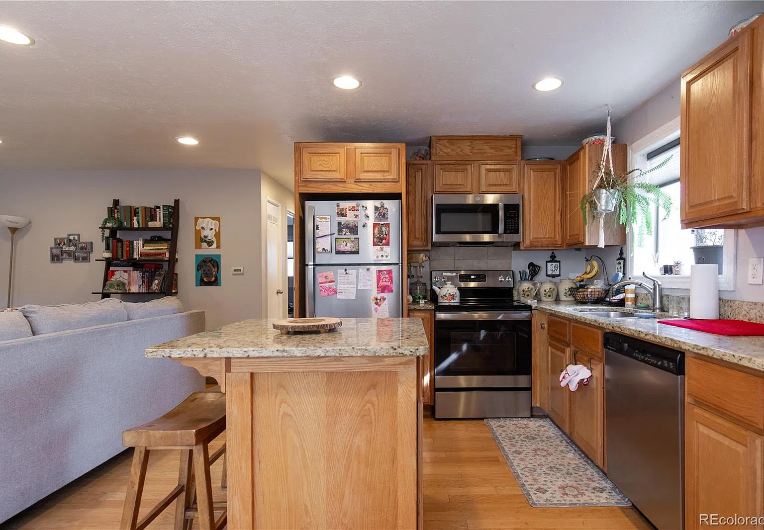 301 Peterson St — Photo 2