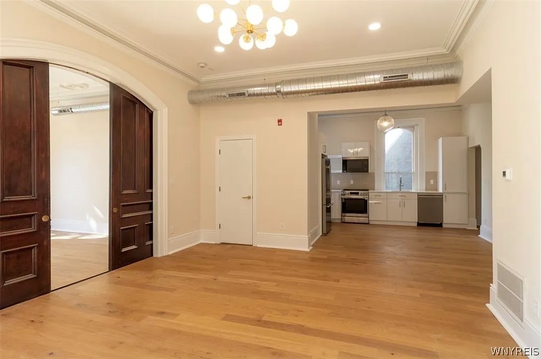 3 bed, 2.0 bath, 6270 sqft, $3,100 — Photo 3