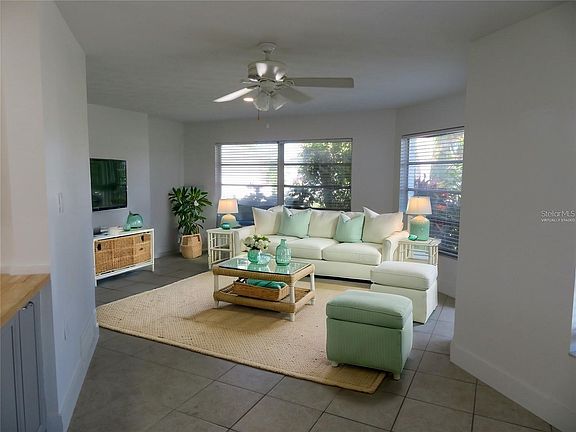 4th image of 268 Shamrock Blvd