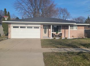 31260 Hayes Rd, Fraser, MI 48026