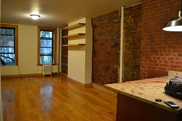 Rented by Weinstein Realty Group | media 16