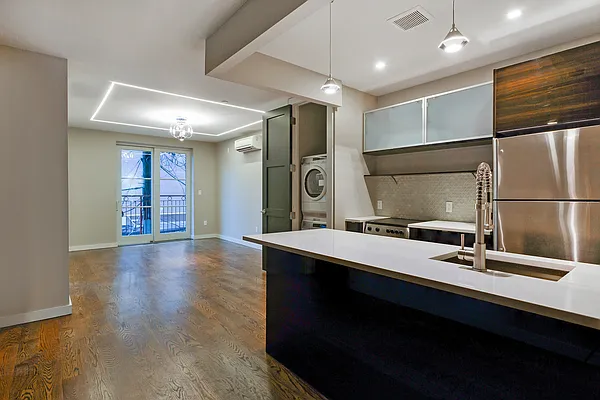 Rented by EXR | media 32