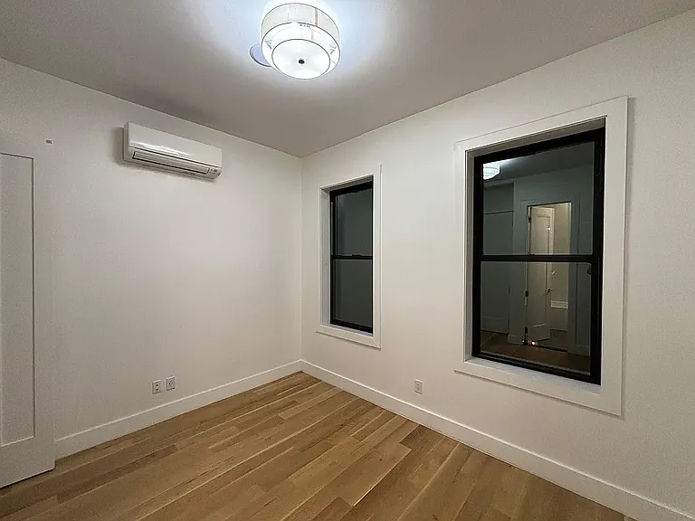 52 Grace St — Photo 9
