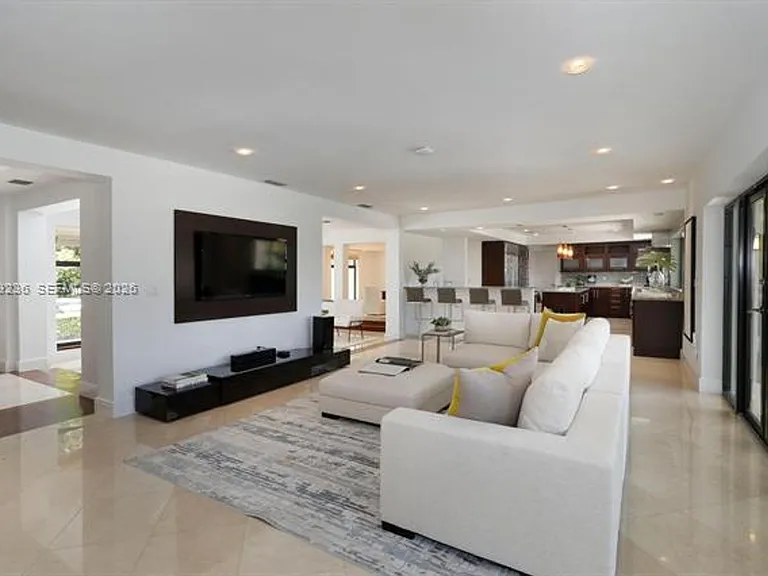 3425 Alhambra Cir — Photo 24