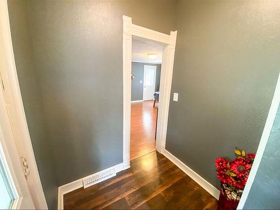 2nd image of 205 N Lincoln Ave