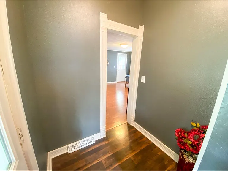 205 N Lincoln Ave — Photo 2