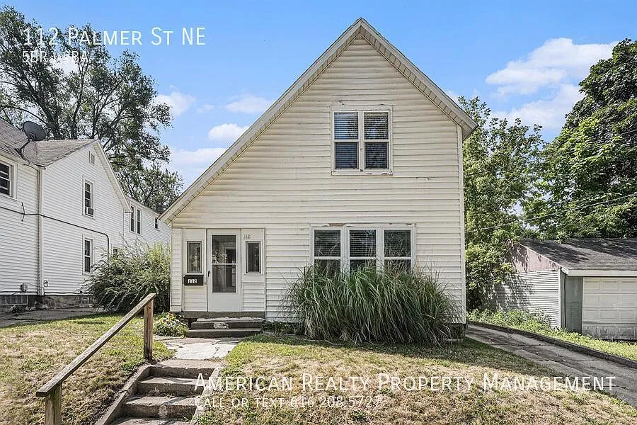 112 Palmer St NE