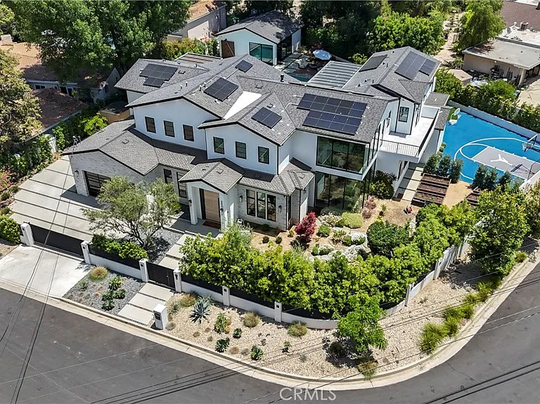 5050 Arundel Dr — Photo 3