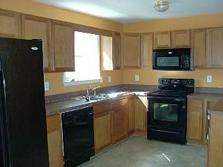 2nd image of 165 Federalist Way