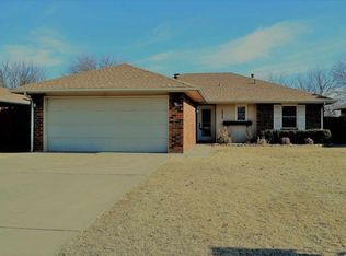 2913 Liberty Ln, Enid, OK 73703