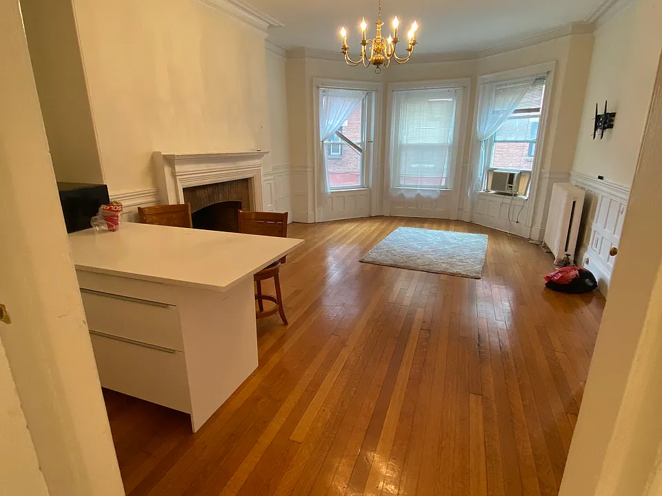 869 Beacon St #4