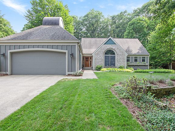 3rd image of 17566 Beech Hill Dr