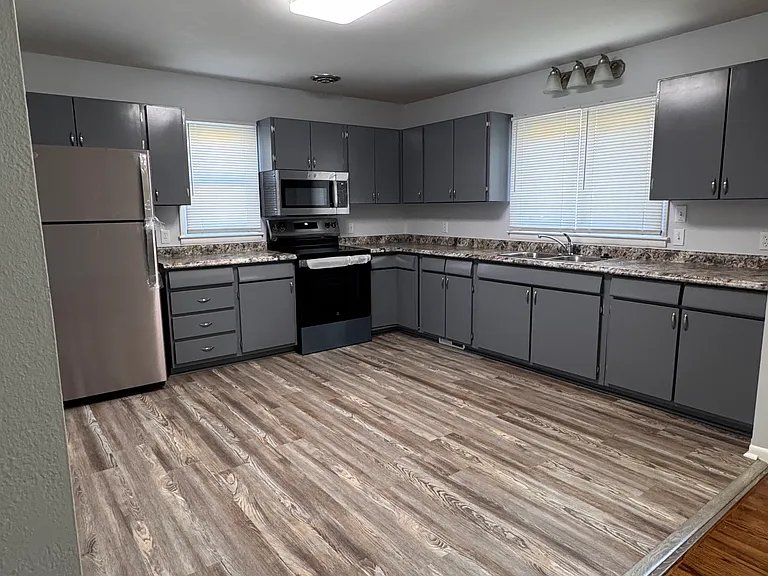 112 E Sheridan St #114 — Photo 6
