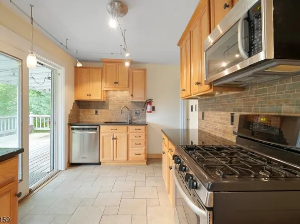 90 Stanley St, Clifton City, NJ 07013