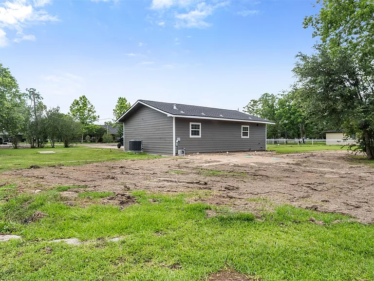 2140 County Road 235 — Photo 16