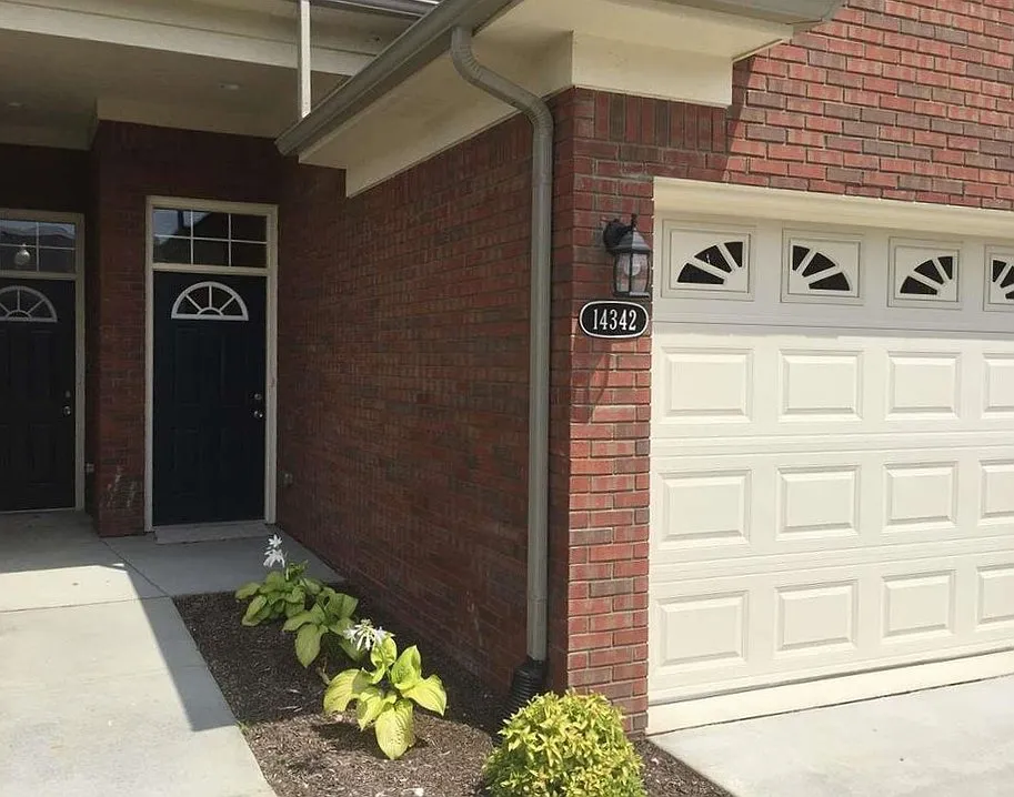 2 bed, 1700 sqft, $1,990 — Photo 2