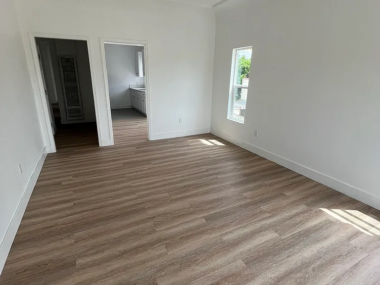 1044 N Townsend Ave #1/2 — Photo 6