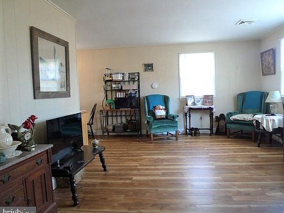 4th image of 26 Laurel Dr