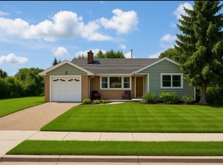 2 Derby Ln, Bethpage, NY 11714