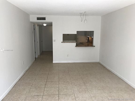 4th image of 12105 NE 11th Pl APT 202