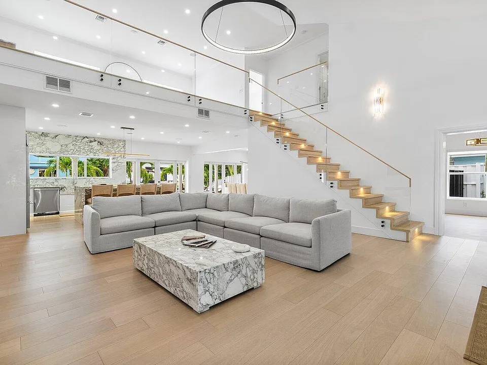 1366 SW 4th Ct