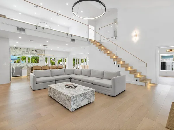 1366 SW 4th Ct, Boca Raton, FL 33432