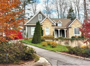 69 Benhurst Ct, Hendersonville, NC 28791