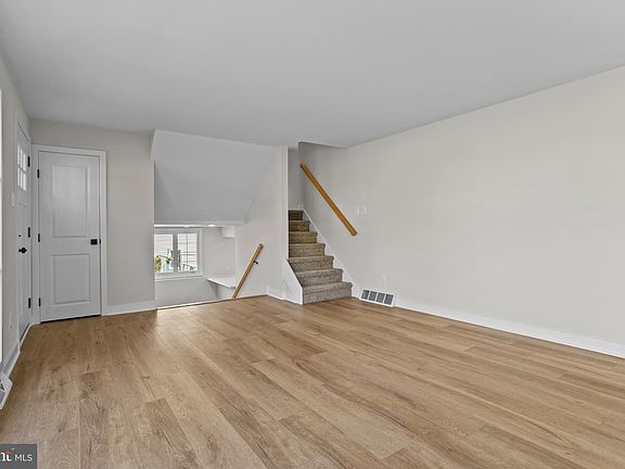 5th image of 408 Garden Ln