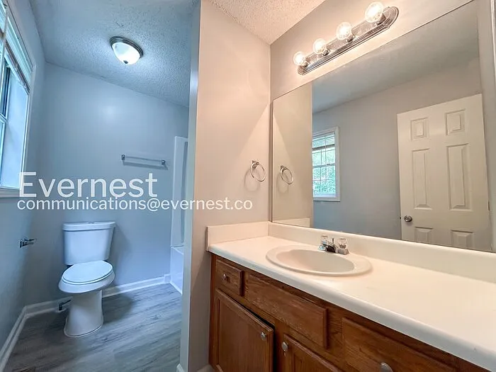 229 Hampton Dr — Photo 8