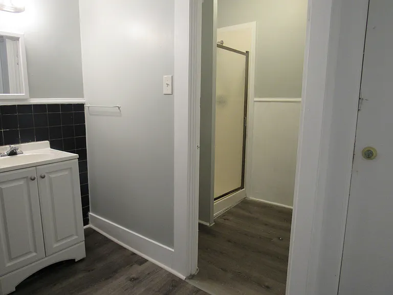Upstairs 3/4 bath