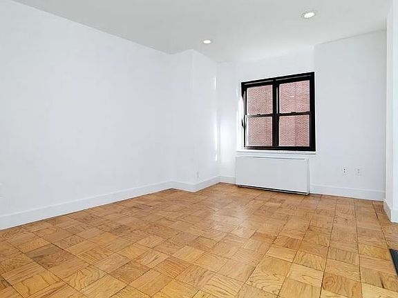 4th image of 207 E 37th St APT 4J