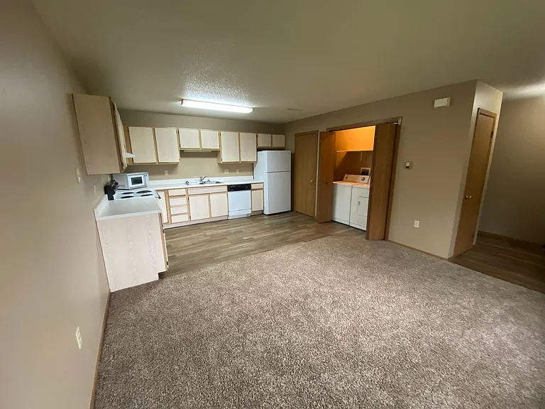 Quail Hollow Townhomes — Photo 10