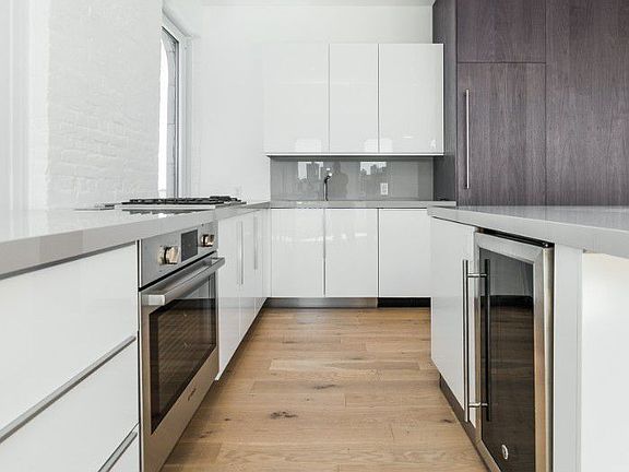 4th image of 184 E 7th St APT 19