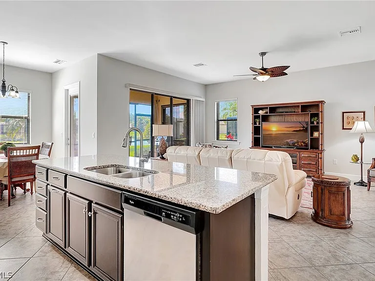 10879 Rutherford Rd — Photo 8