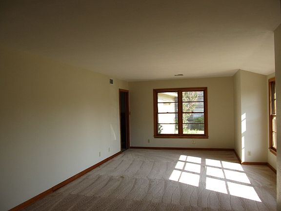 2nd image of 1858 Jackson St