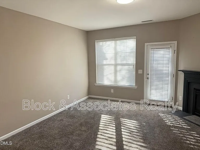 3102 Berkeley Springs Pl — Photo 6