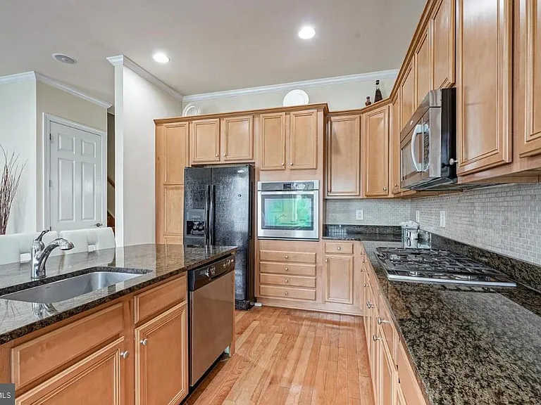 4204 Lexington Ct — Photo 9