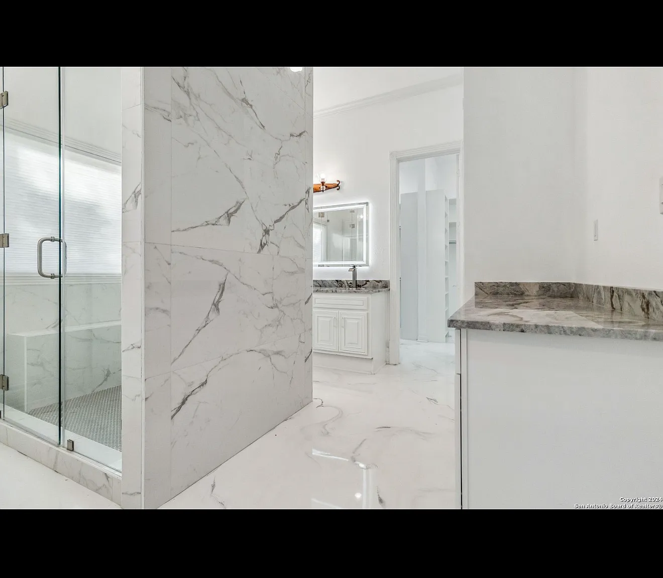 4 bed, 3.5 bath, 4871 sqft, $8,900 — Photo 2