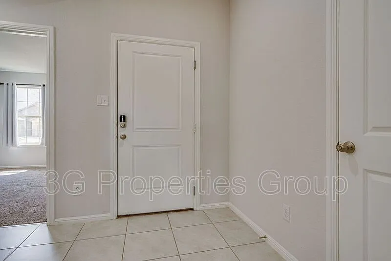 4 bed, 2.0 bath, 1666 sqft, $2,095 — Photo 4