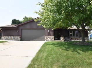 7535 S Bishops Way, Franklin, WI 53132