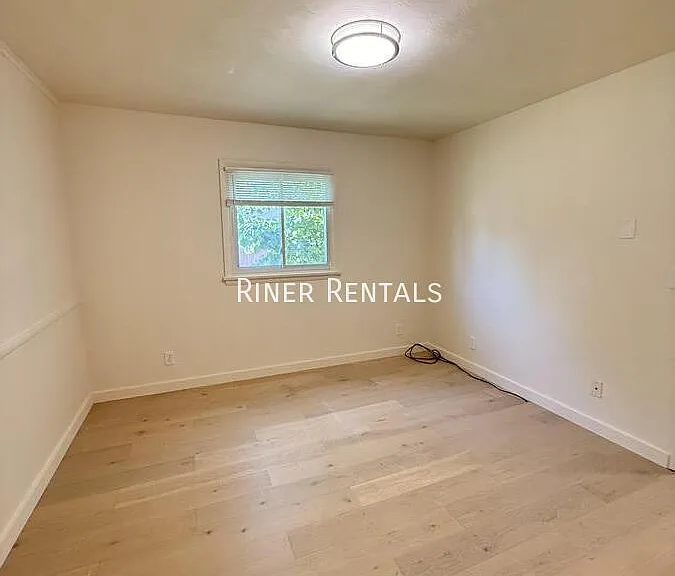 423 Barbee St #10 — Photo 8