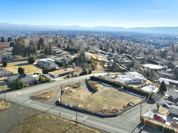 5802 Scenic Dr, Yakima, WA 98908