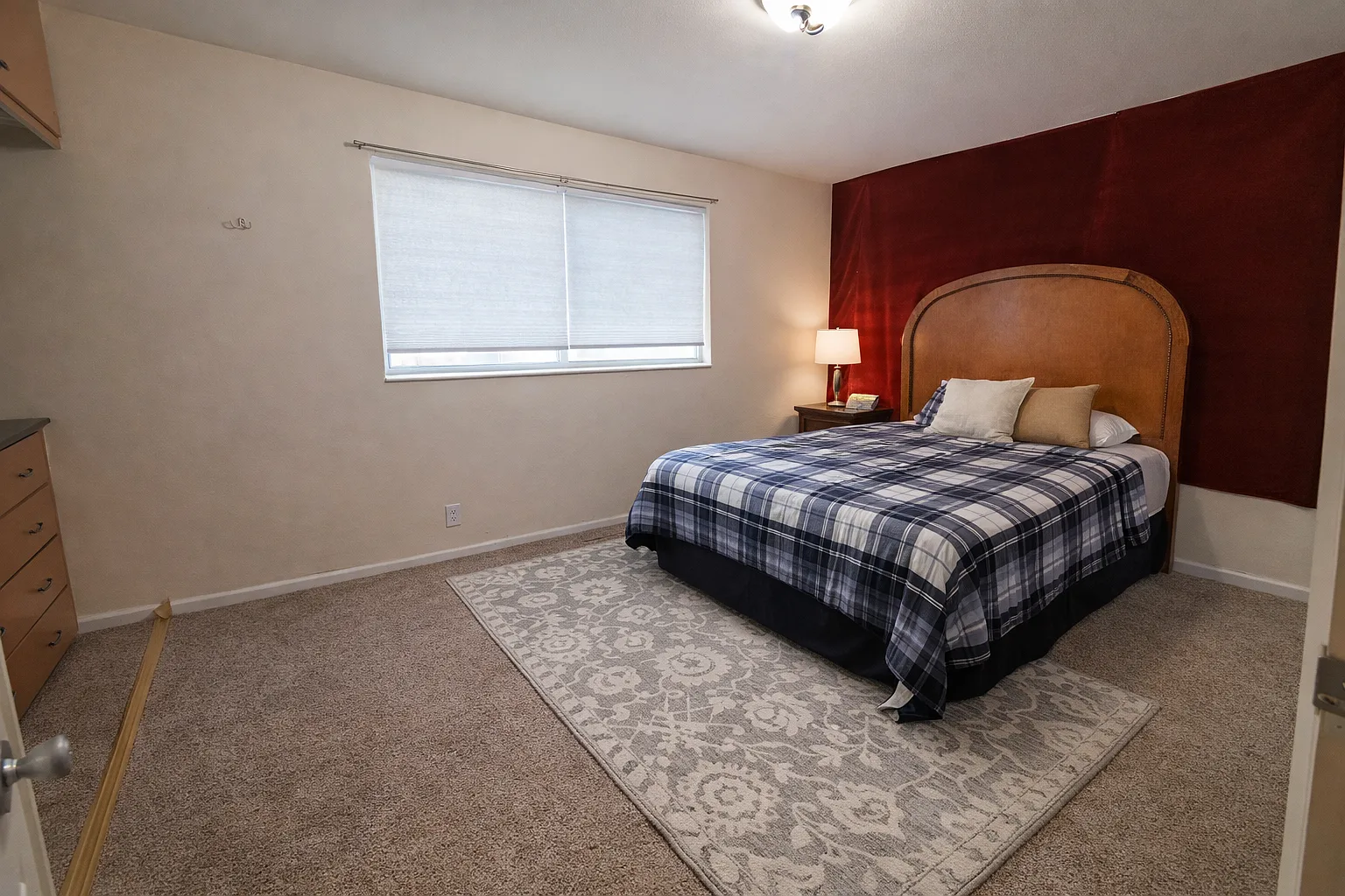 4 bed, 5028 sqft, $650 — Photo 3