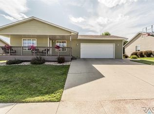 909 Blue Ridge Rd, Dell Rapids, SD 57022