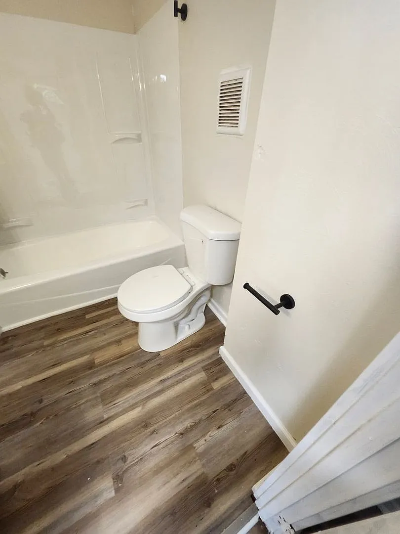1 bed, 784 sqft, $1,098 — Photo 1