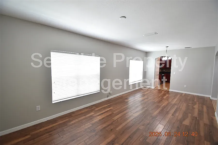 4 bed, 2.5 bath, 2591 sqft, $2,500 — Photo 3