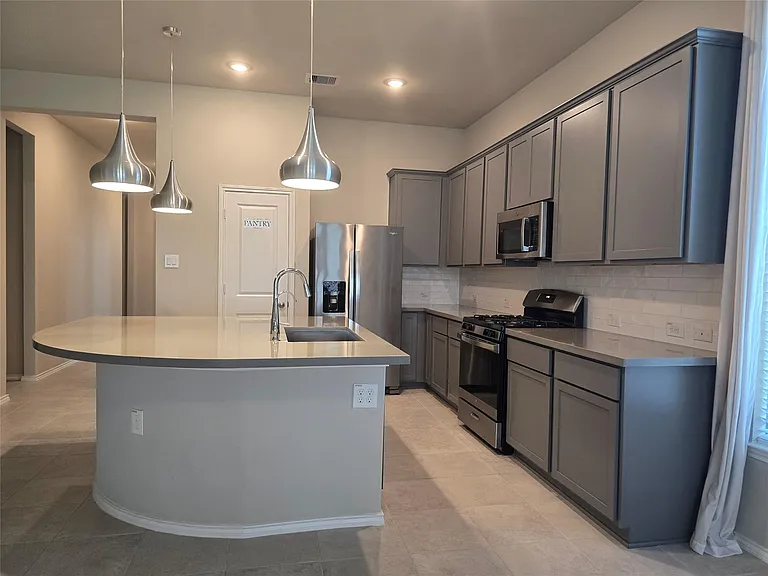 8711 Fox Trail Dr — Photo 6