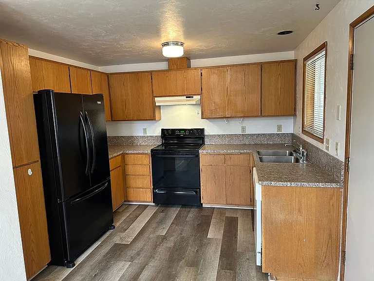 403 S 37th Pl — Photo 11