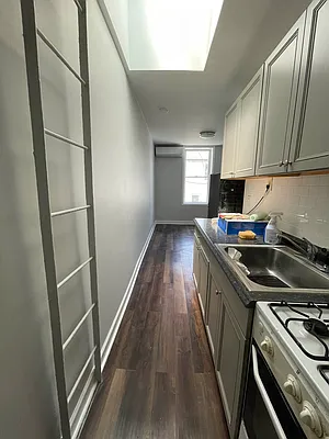 Rented by Giaps Realty Group LLC | media 15