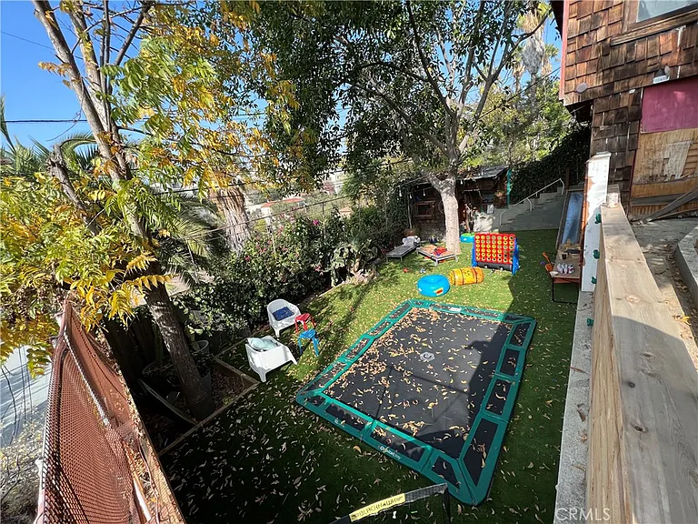 901 Micheltorena St — Photo 44